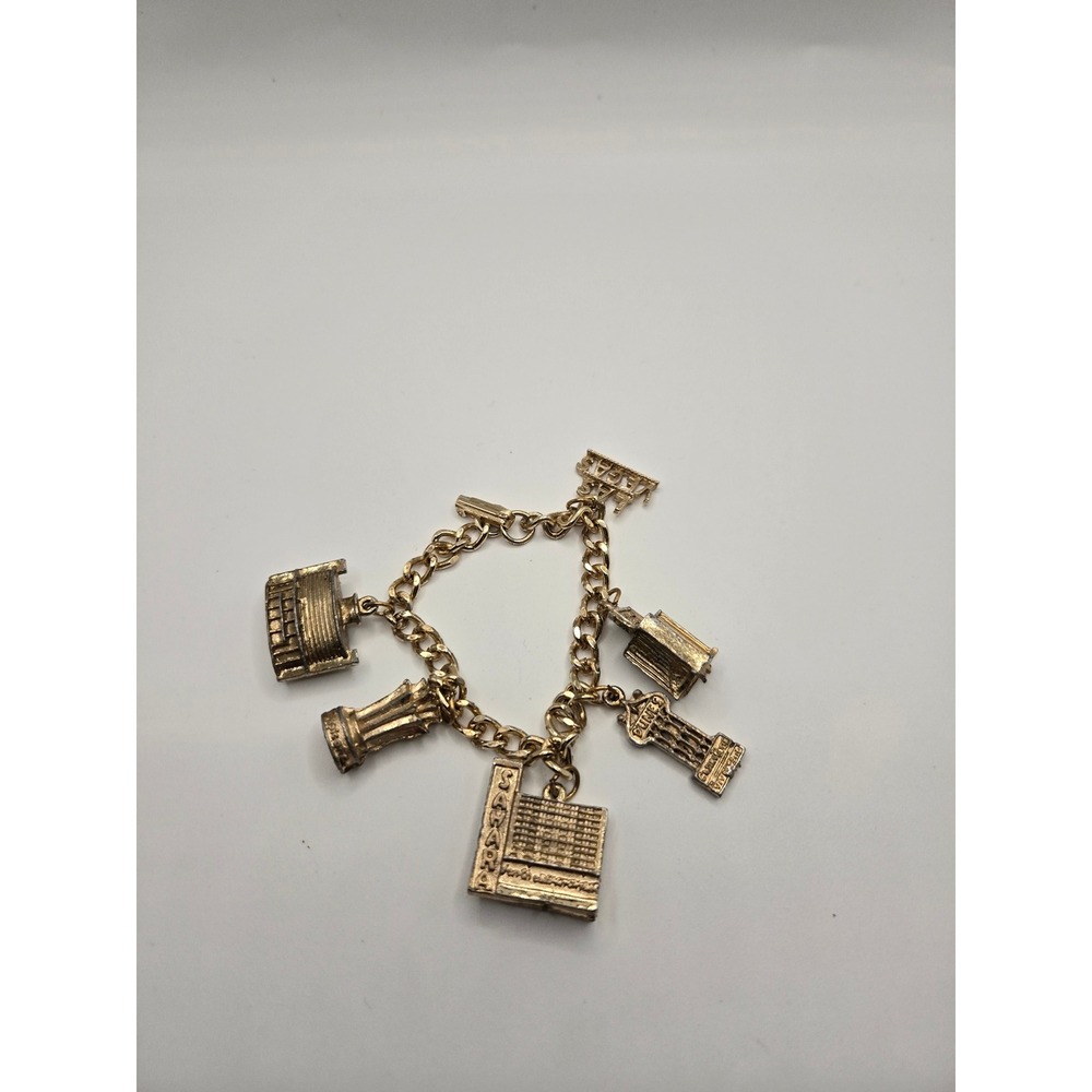 Vintage Las Vegas Charm Bracelet Gold Tone Caesars Palace Dunes Sahara Hilton